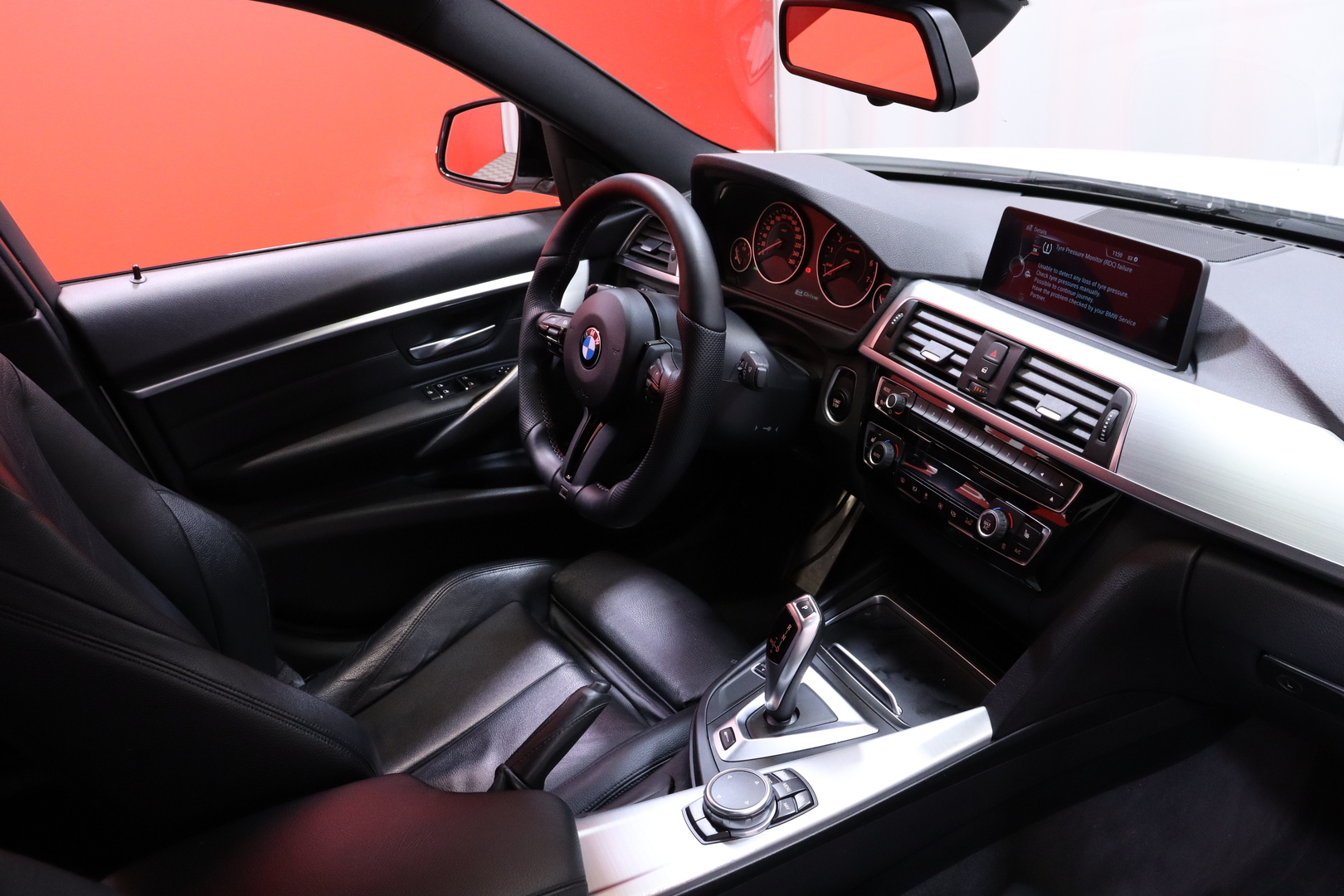 BMW - 330 - F30 Sedan 330e A Business M Sport // Myydään Huutokaupat.com - Sedan
