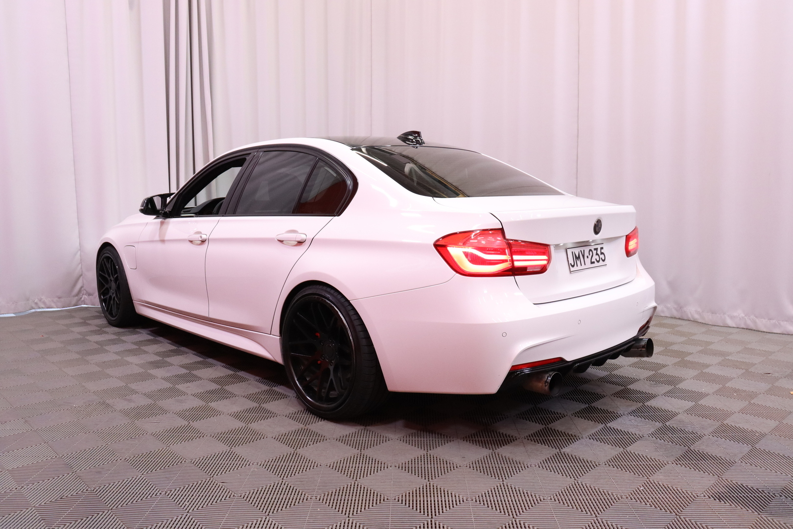 BMW - 330 - F30 Sedan 330e A Business M Sport // Myydään Huutokaupat.com - Sedan