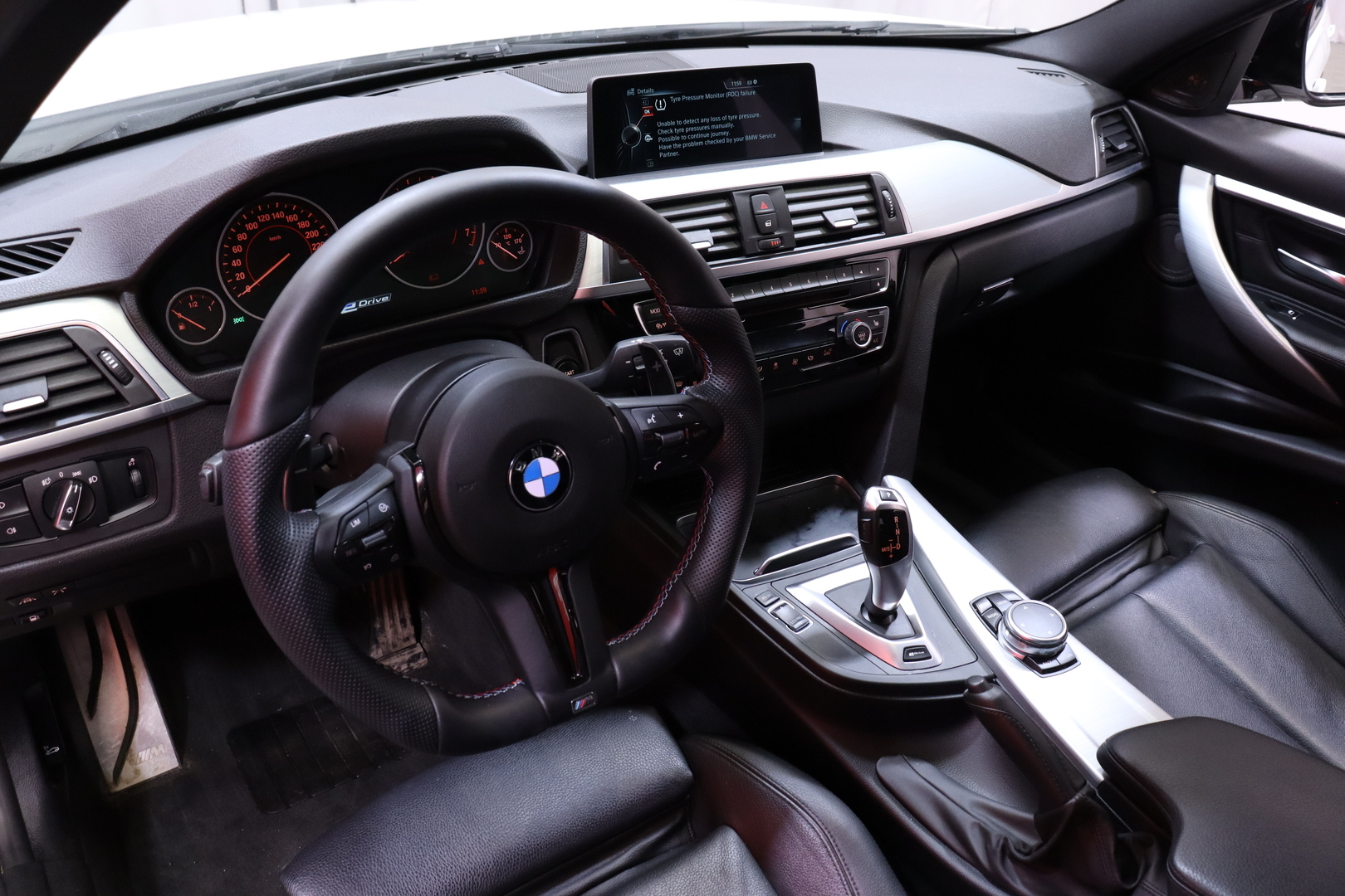 BMW - 330 - F30 Sedan 330e A Business M Sport // Myydään Huutokaupat.com - Sedan