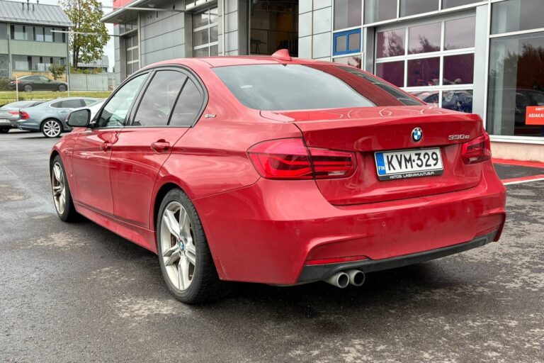 BMW 330