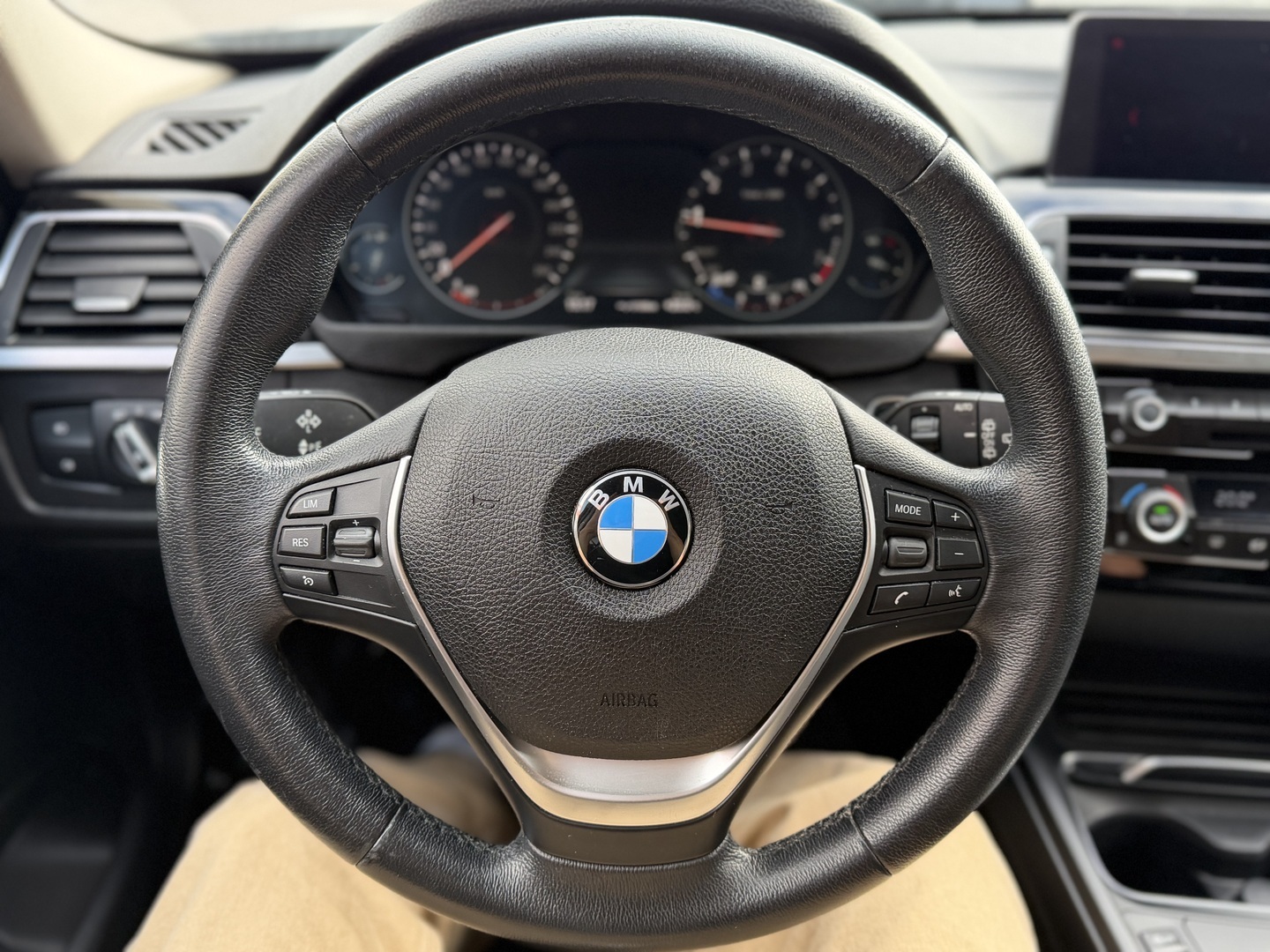 BMW - 330 - F31 Touring 330i A xDrive Sportline - Farmari