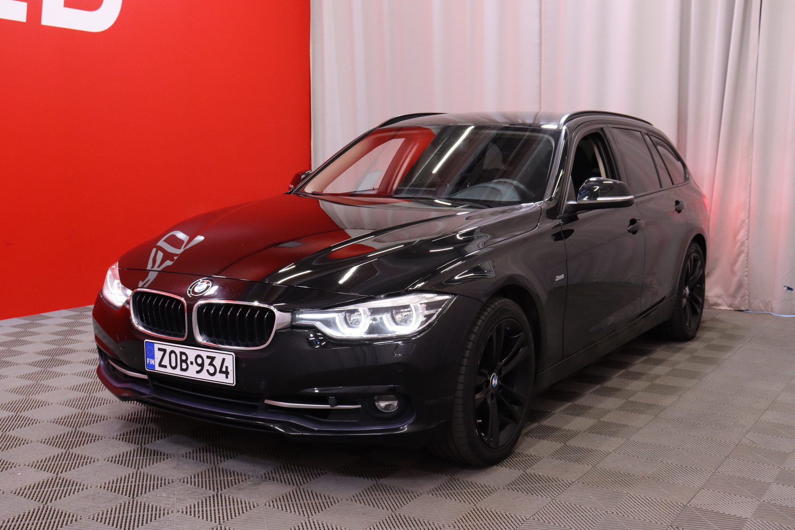 BMW 330 2018, photo 6/32