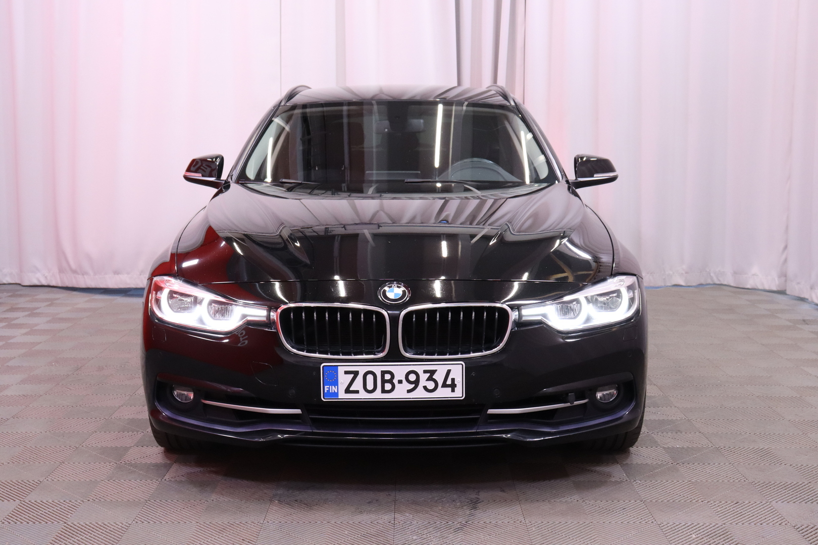 BMW 330 2018, photo 7/32