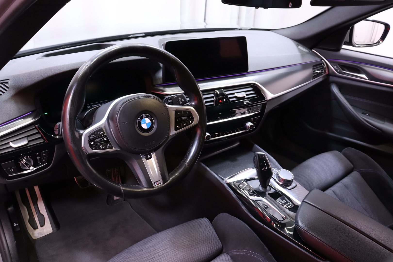 BMW - 530 - G31 Touring 530e xDrive A Charged Edition M Sport - Farmari
