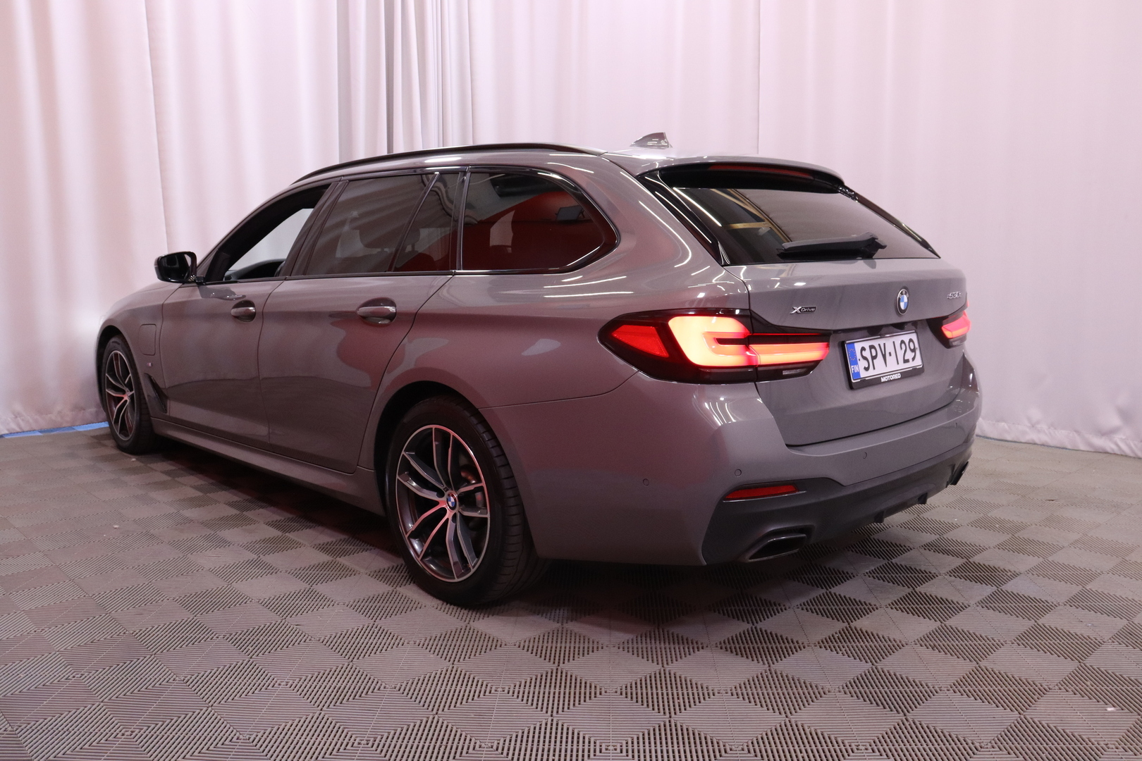 BMW - 530 - G31 Touring 530e xDrive A Charged Edition M Sport - Farmari