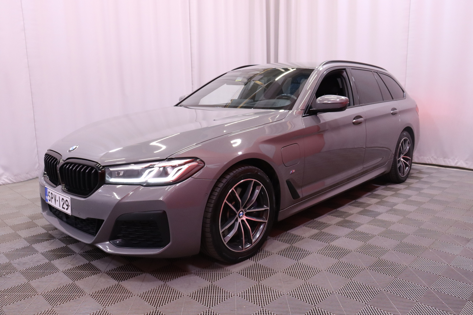 BMW - 530 - G31 Touring 530e xDrive A Charged Edition M Sport - Farmari