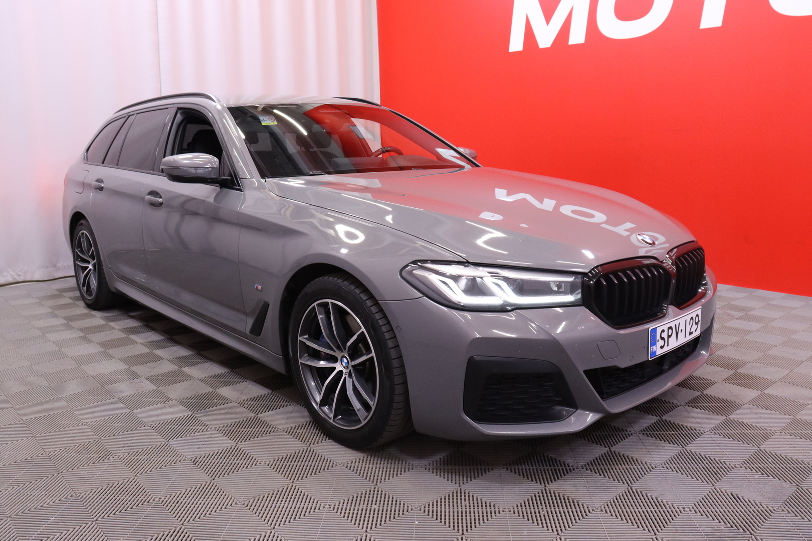 BMW - 530 - G31 Touring 530e xDrive A Charged Edition M Sport - Farmari