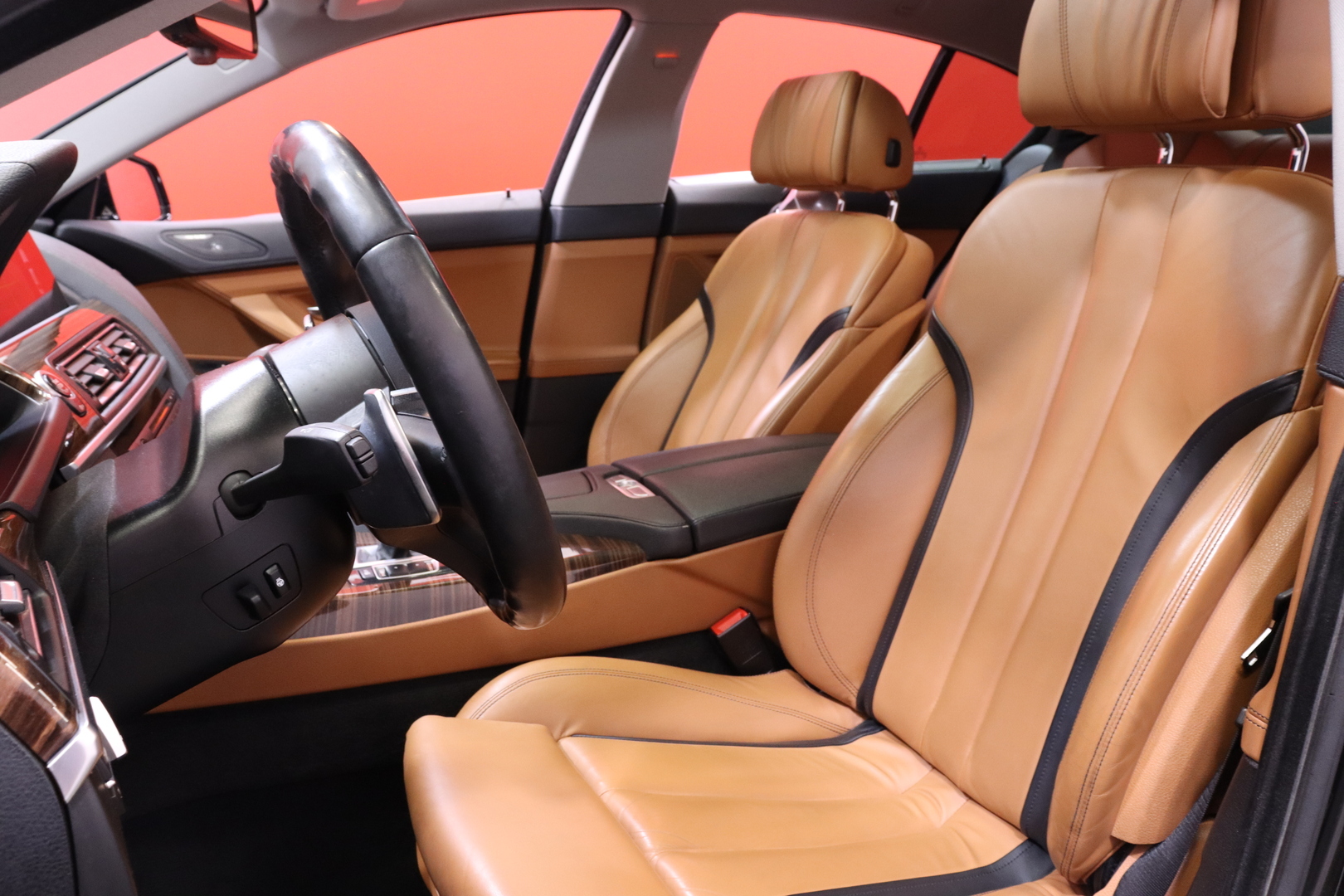 BMW - 640 - F06 Gran Coupé 640d A xDrive - Sedan
