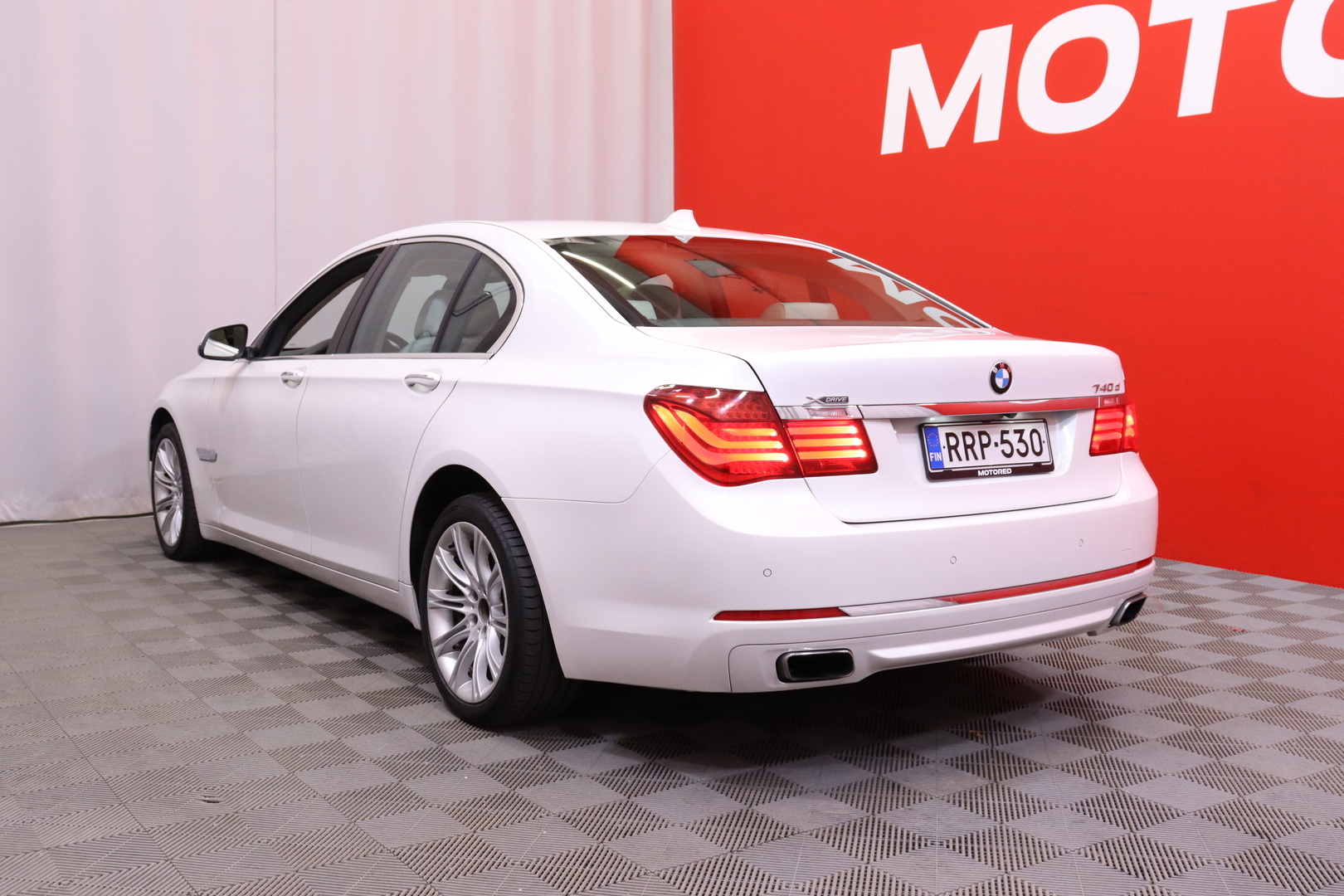 BMW 740 d xDrive 2012, kuva 2/41