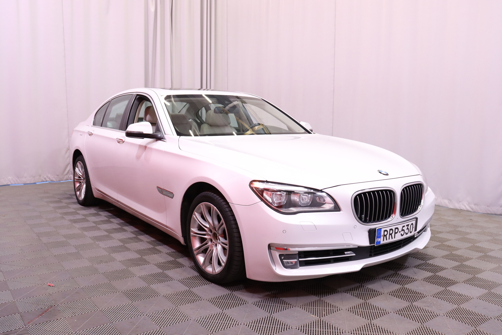 BMW 740 d xDrive 2012, kuva 6/41