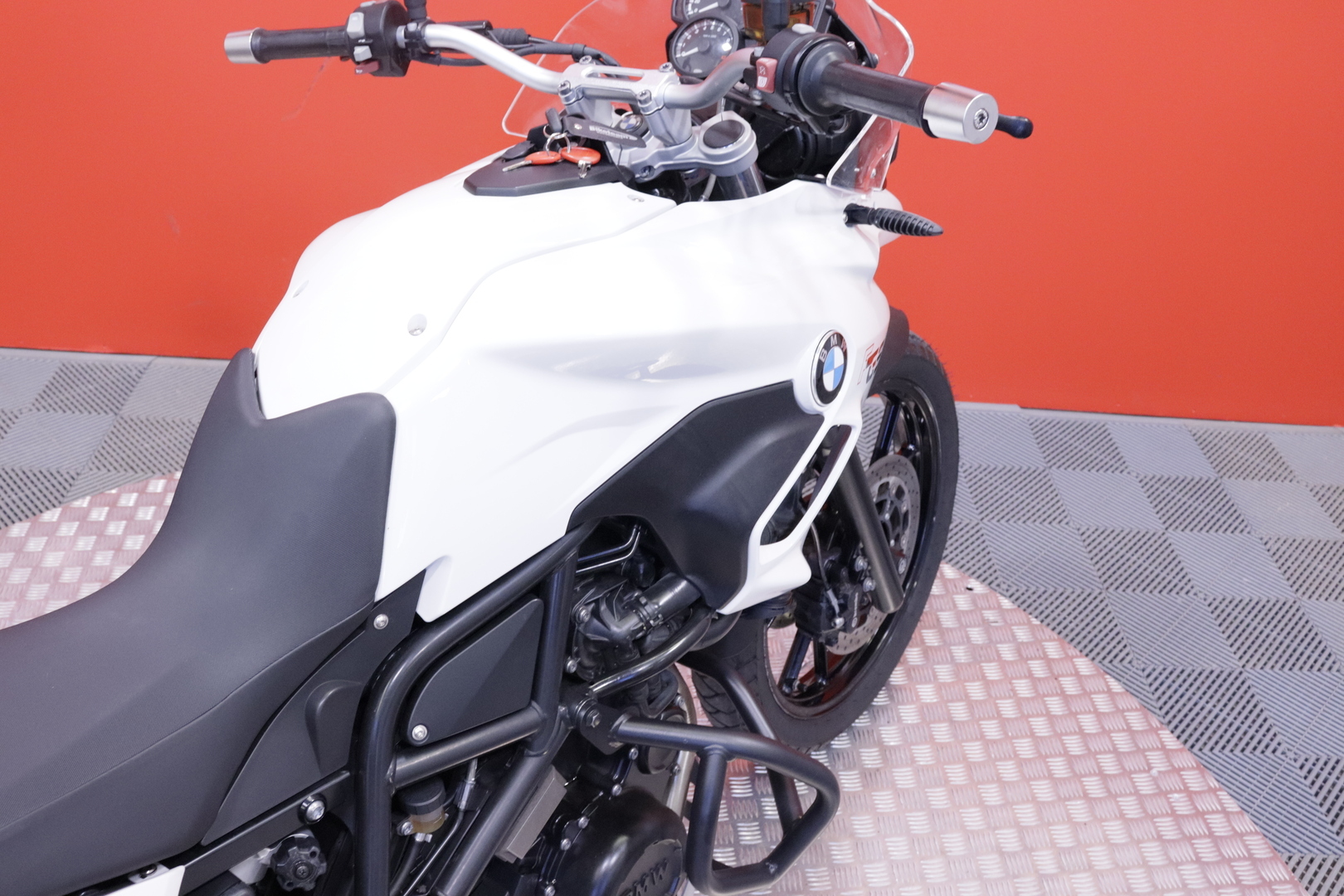BMW - F - 700 GS // Huoltokirja / 3x Laukut / ABS / Kahvanlämmittimet // - Moottoripyörä