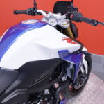 BMW - F - 900R // Vaihtoehto uudelle / Huoltokirja / Sivulaukut / Suomi-pyörä // - Moottoripyörä