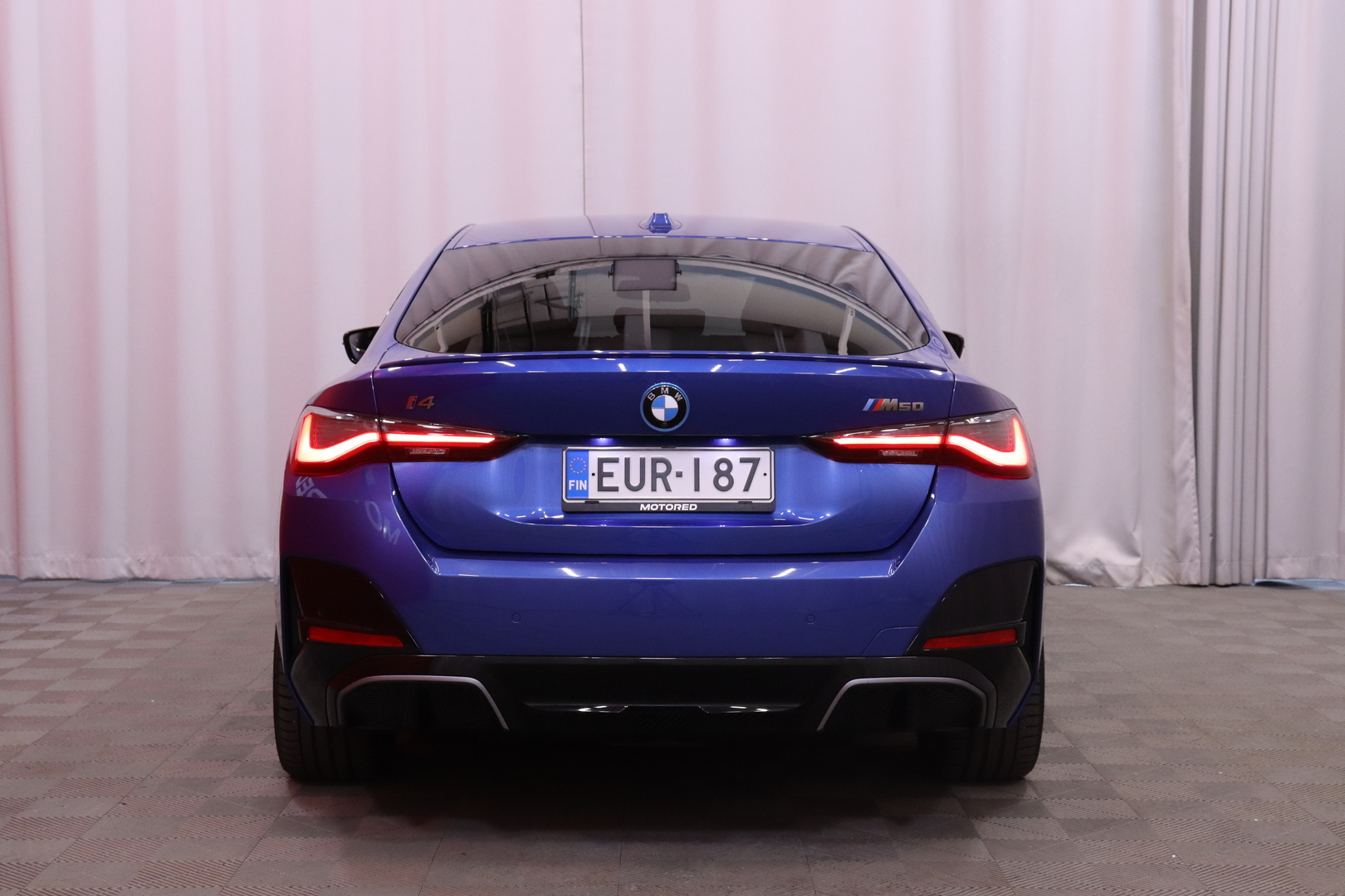 BMW - I4 M50 - Fully Charged // Suomi-auto / M-Istuimet / Laser / ACC / HUD / Kamera / H&K // - Sedan