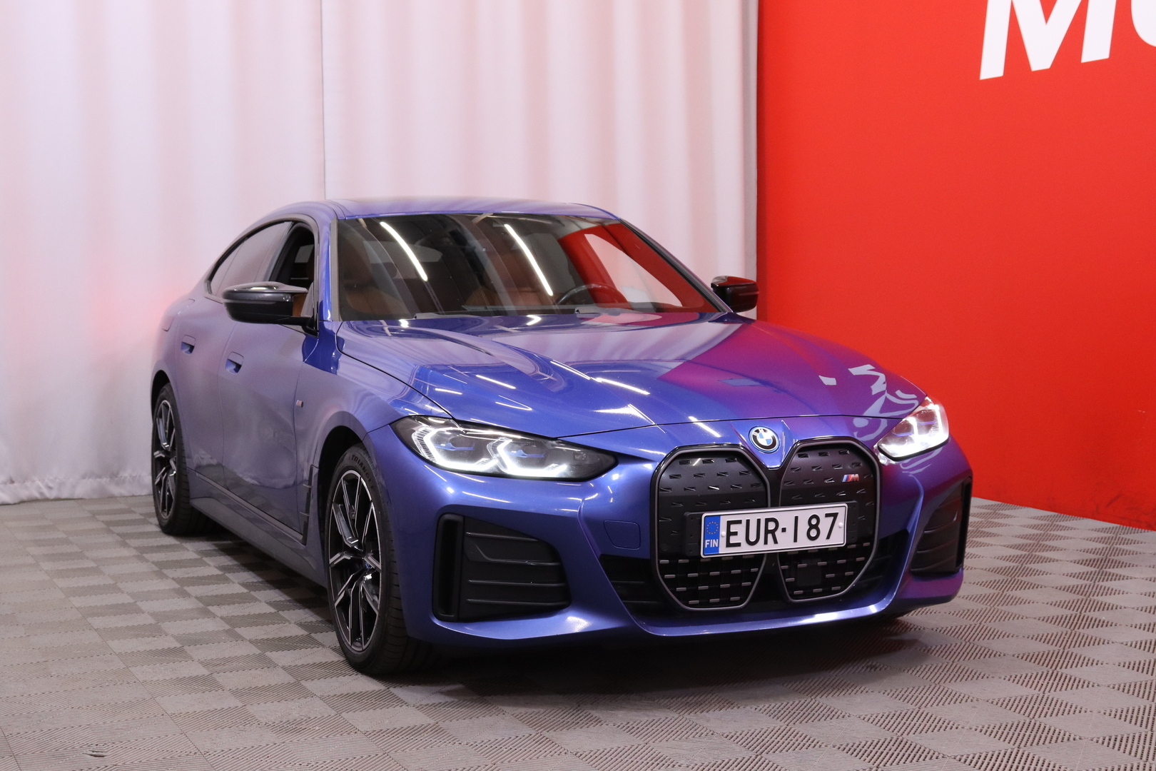 BMW - I4 M50 - Fully Charged // Suomi-auto / M-Istuimet / Laser / ACC / HUD / Kamera / H&K // - Sedan