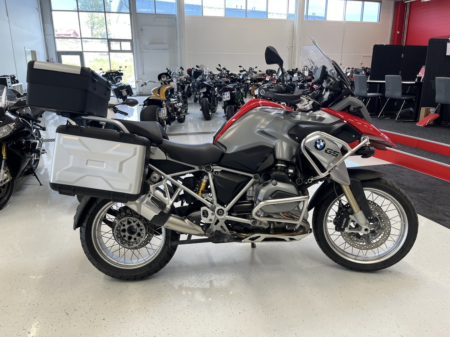 BMW - R - 1200 GS // Suomi Pyörä / Huoltokirja / ESA / 3x laukut / Vakkari / Navi // - Moottoripyörä