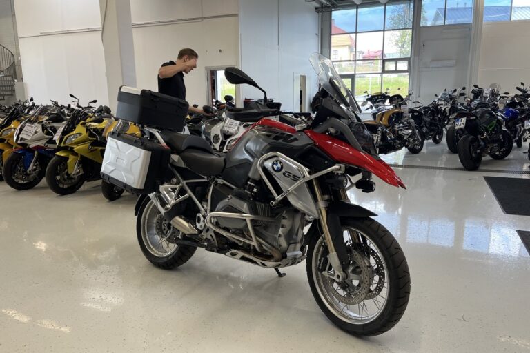 BMW - R - 1200 GS // Suomi Pyörä / Huoltokirja / ESA / 3x laukut / Vakkari / Navi // - Moottoripyörä