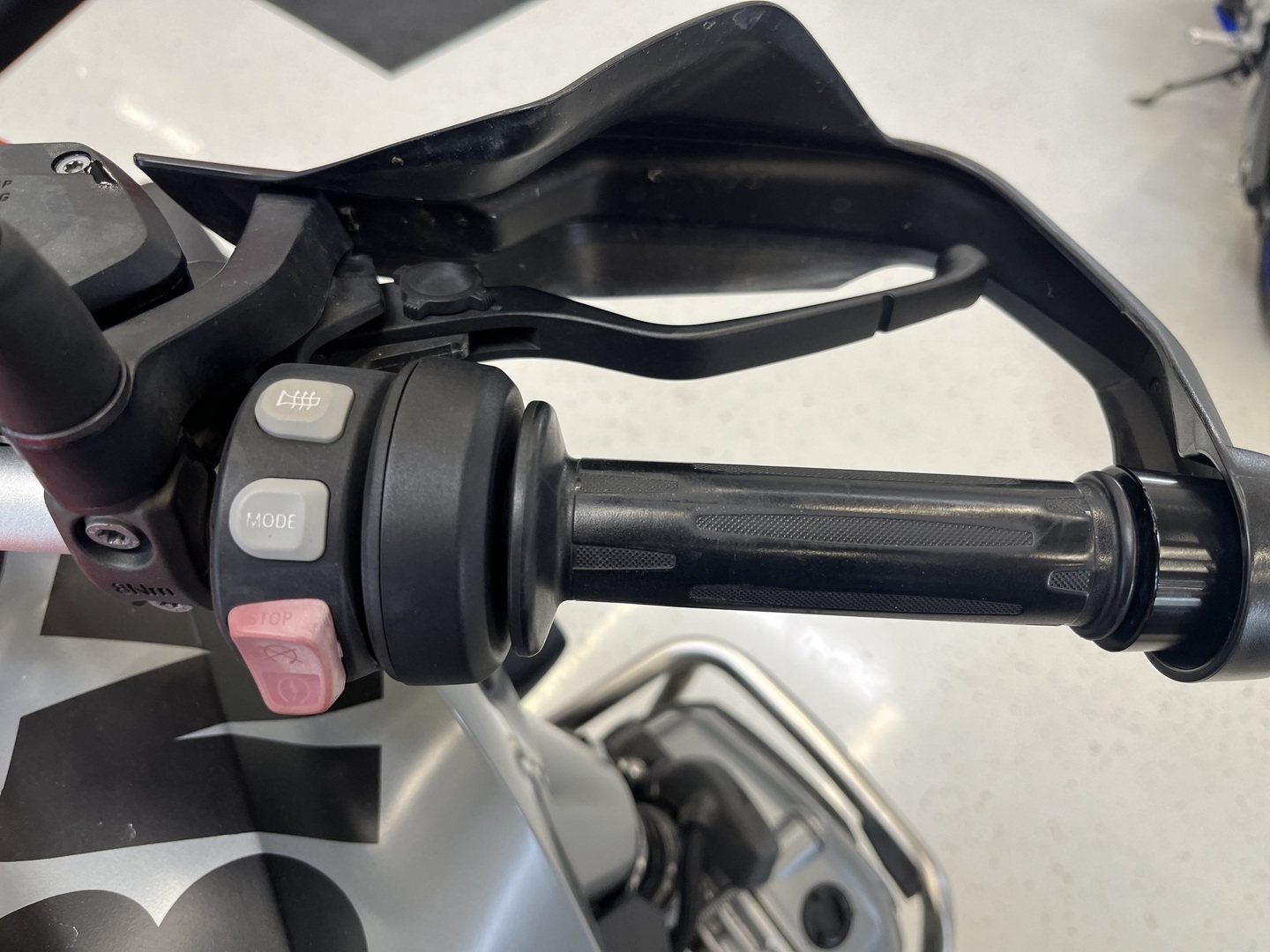 BMW - R - 1200 GS // Suomi Pyörä / Huoltokirja / ESA / 3x laukut / Vakkari / Navi // - Moottoripyörä