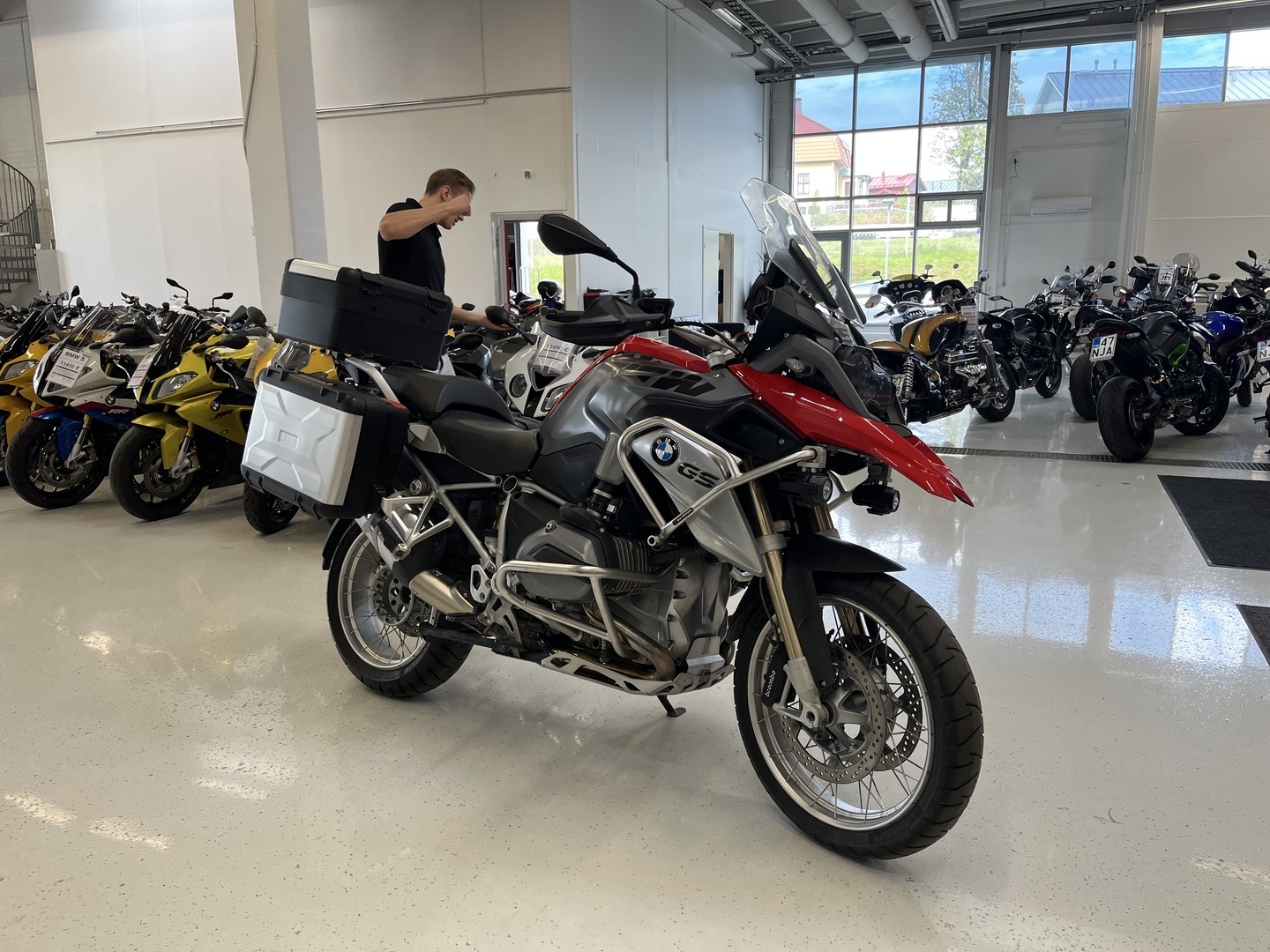 BMW - R - 1200 GS // Suomi Pyörä / Huoltokirja / ESA / 3x laukut / Vakkari / Navi // - Moottoripyörä