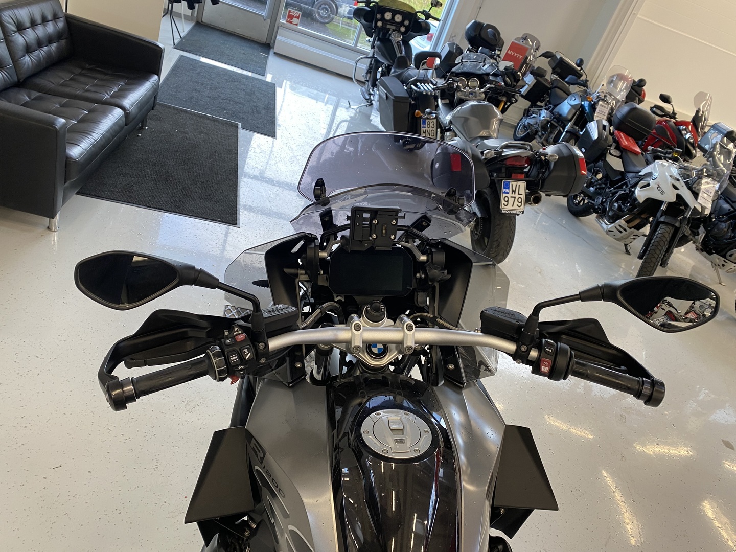 BMW - R - 1200 GS // Facelift! / Navi / Dynamic ESA / Vakkari / Laukut / Modet // - Moottoripyörä
