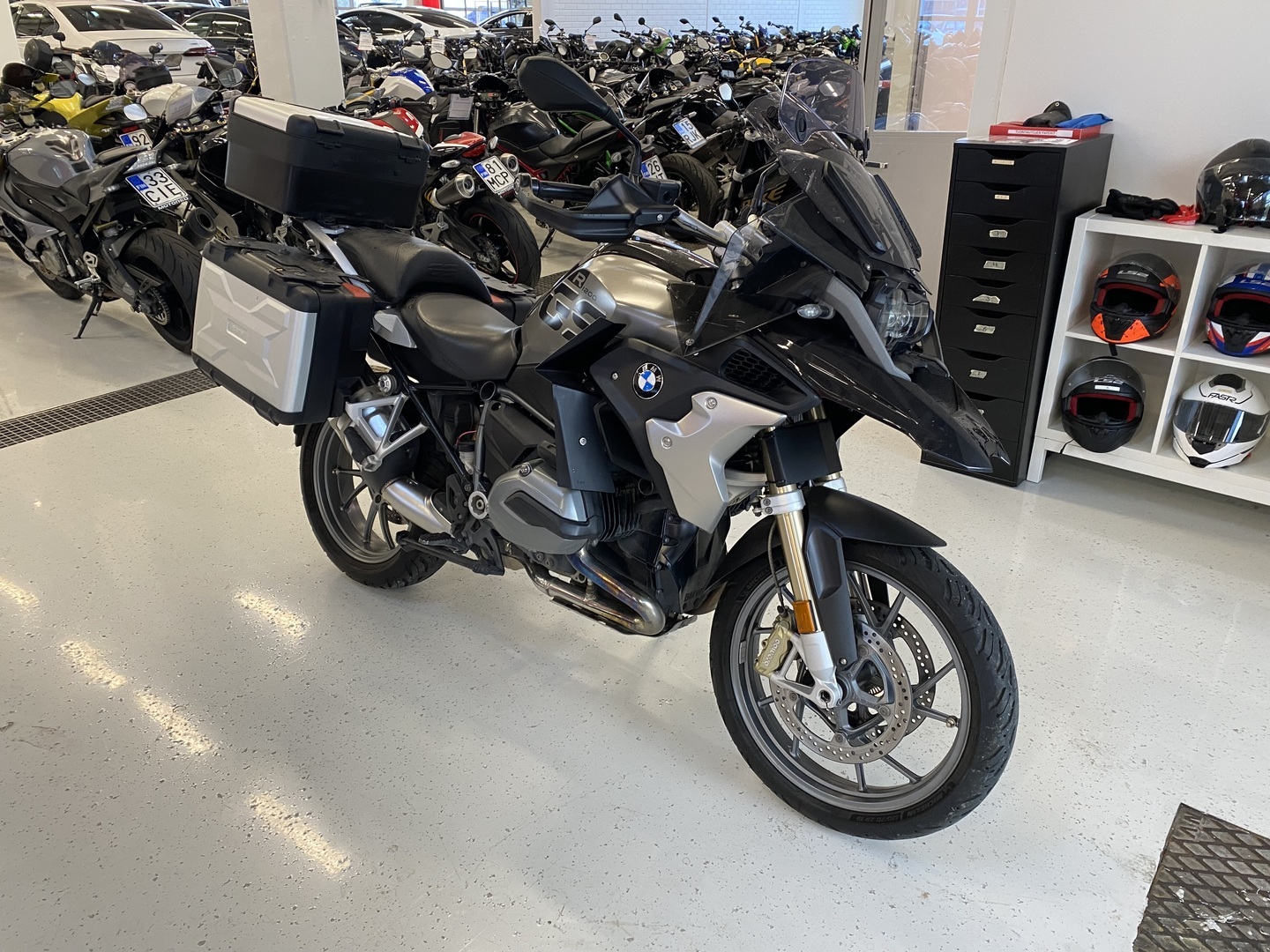 BMW - R - 1200 GS // Facelift! / Navi / Dynamic ESA / Vakkari / Laukut / Modet // - Moottoripyörä