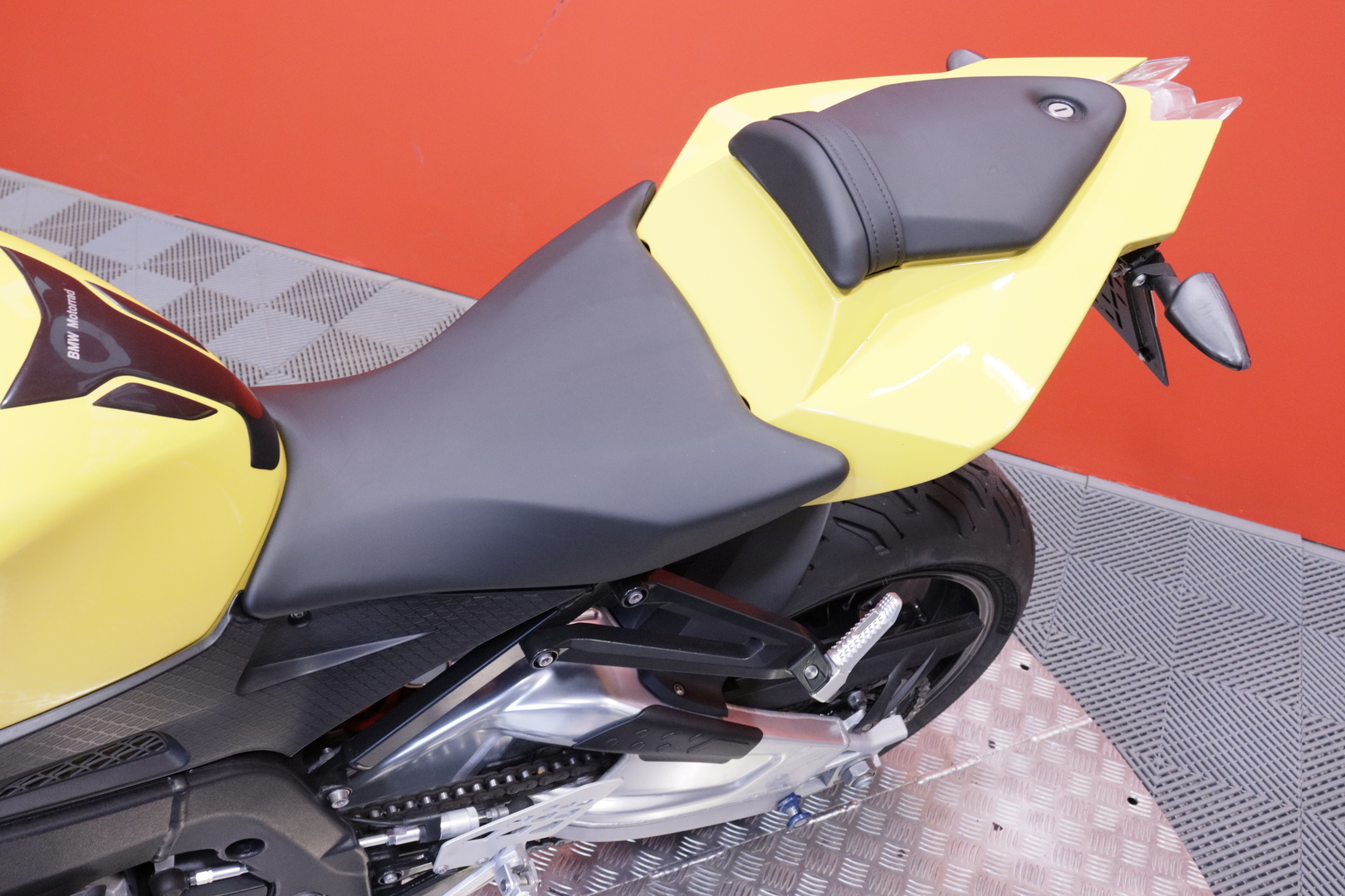 BMW - S - 1000RR // Suomi-pyörä / Huoltokirja / Akrapovic / Shifter / Ajomodet // - Moottoripyörä