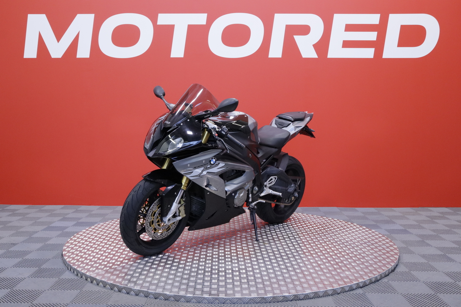 BMW - S - 1000RR // Suomi-pyörä / Huoltokirja / Leovince / Sähköalusta / Shifter / Ajomodet // - Moottoripyörä