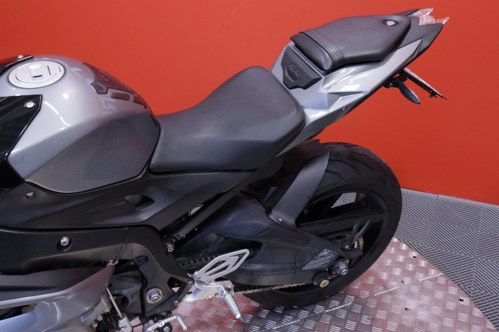 BMW - S - 1000RR // Suomi-pyörä / Huoltokirja / Leovince / Sähköalusta / Shifter / Ajomodet // - Moottoripyörä