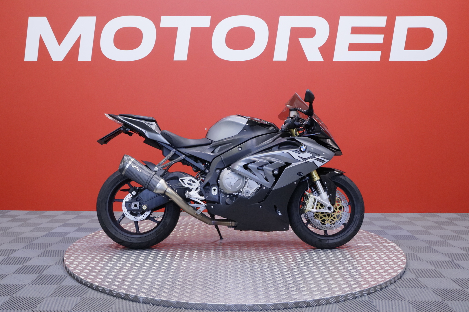 BMW - S - 1000RR // Suomi-pyörä / Huoltokirja / Leovince / Sähköalusta / Shifter / Ajomodet // - Moottoripyörä