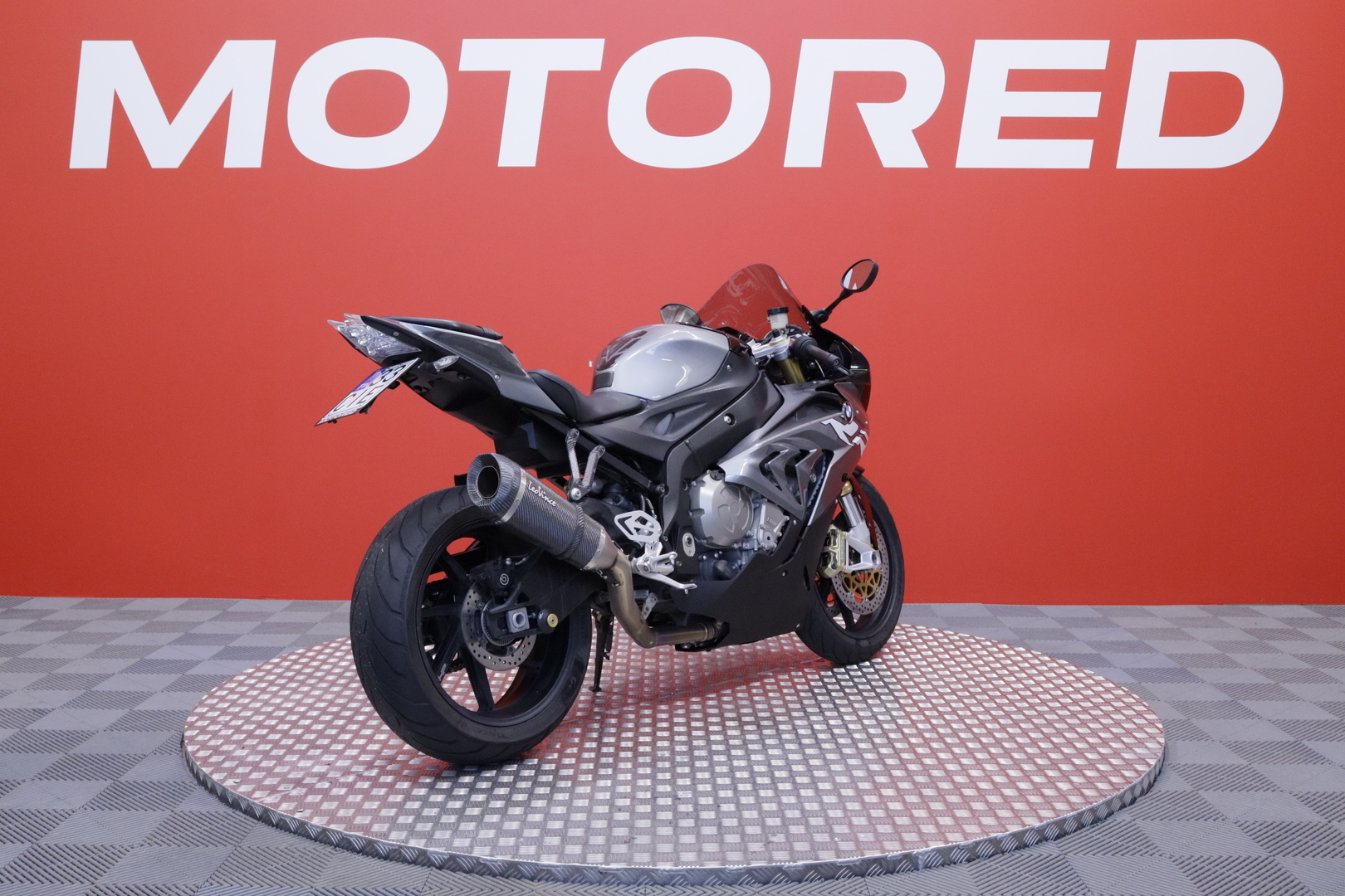 BMW - S - 1000RR // Suomi-pyörä / Huoltokirja / Leovince / Sähköalusta / Shifter / Ajomodet // - Moottoripyörä