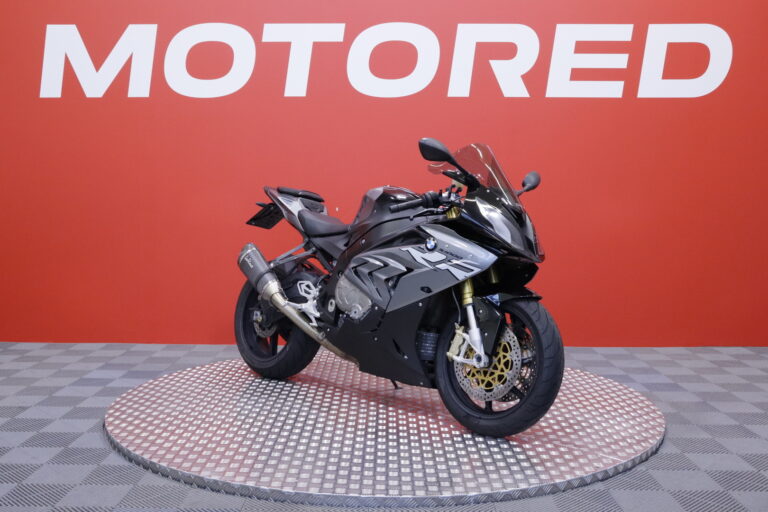 BMW - S - 1000RR // Suomi-pyörä / Huoltokirja / Leovince / Sähköalusta / Shifter / Ajomodet // - Moottoripyörä