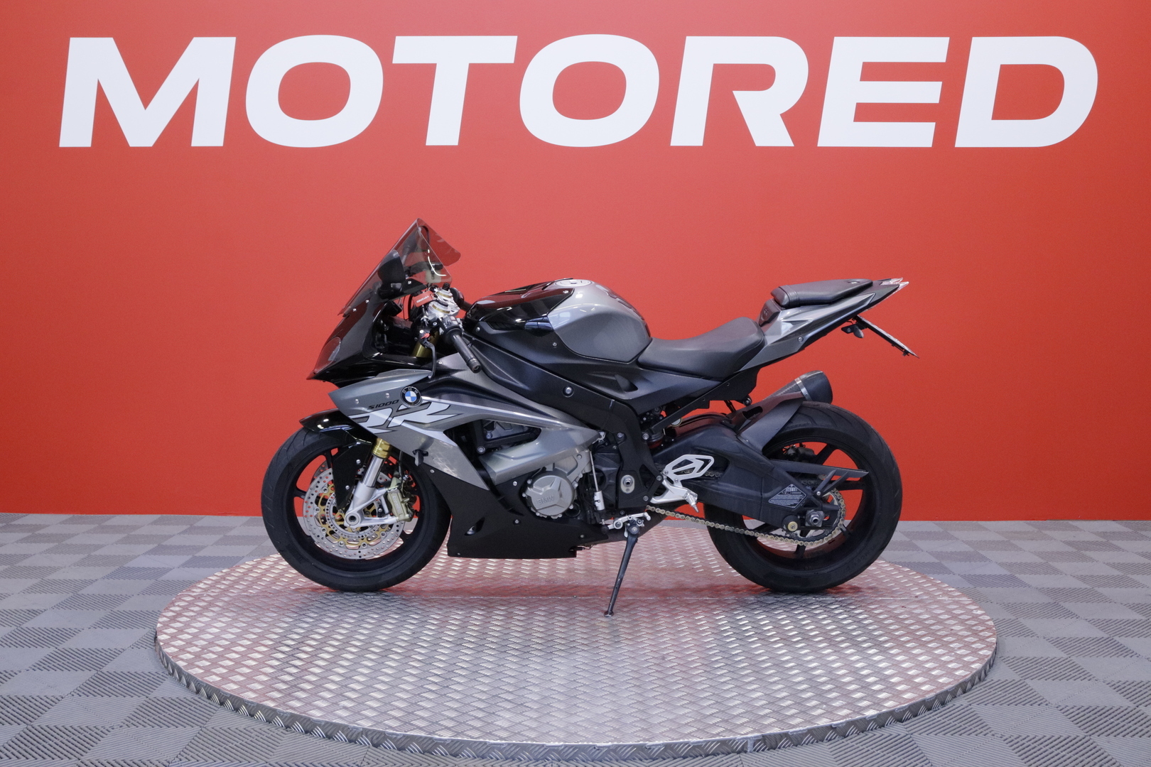 BMW - S - 1000RR // Suomi-pyörä / Huoltokirja / Leovince / Sähköalusta / Shifter / Ajomodet // - Moottoripyörä