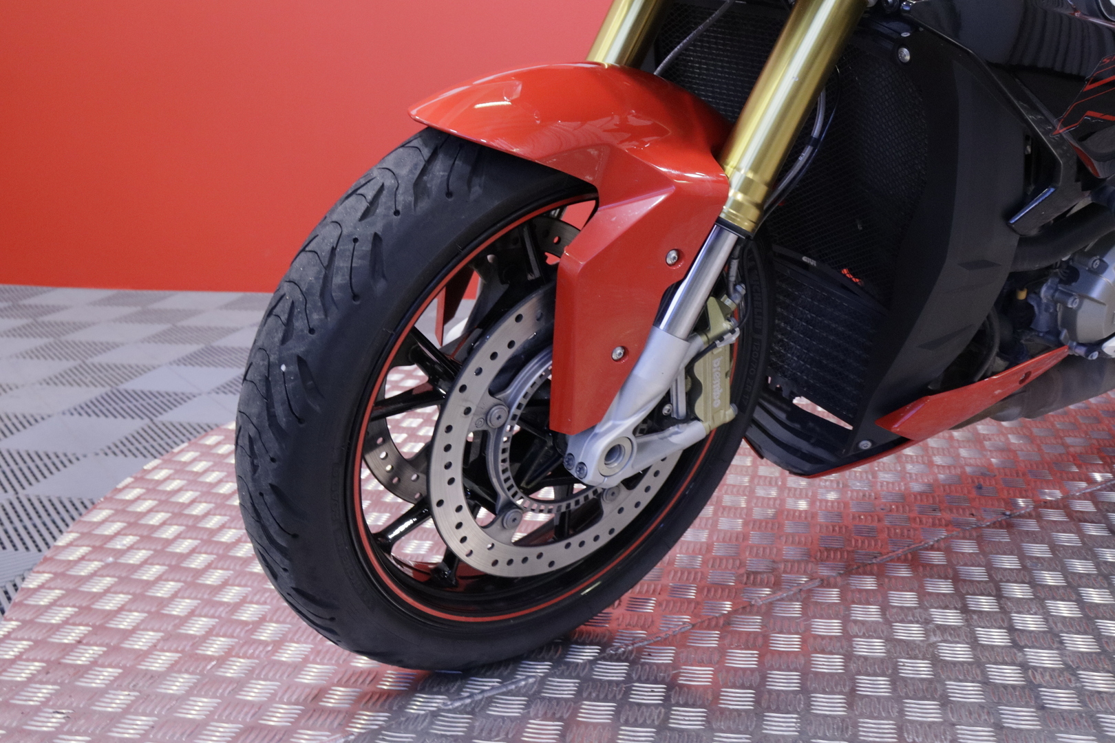 BMW - S - 1000R // Suomi-pyörä / Huoltokirja / Driving Mode Pro / Dynamic. pkt / Sport. pkt / Vakkari / Shifter / Sivulaukut // - Moottoripyörä