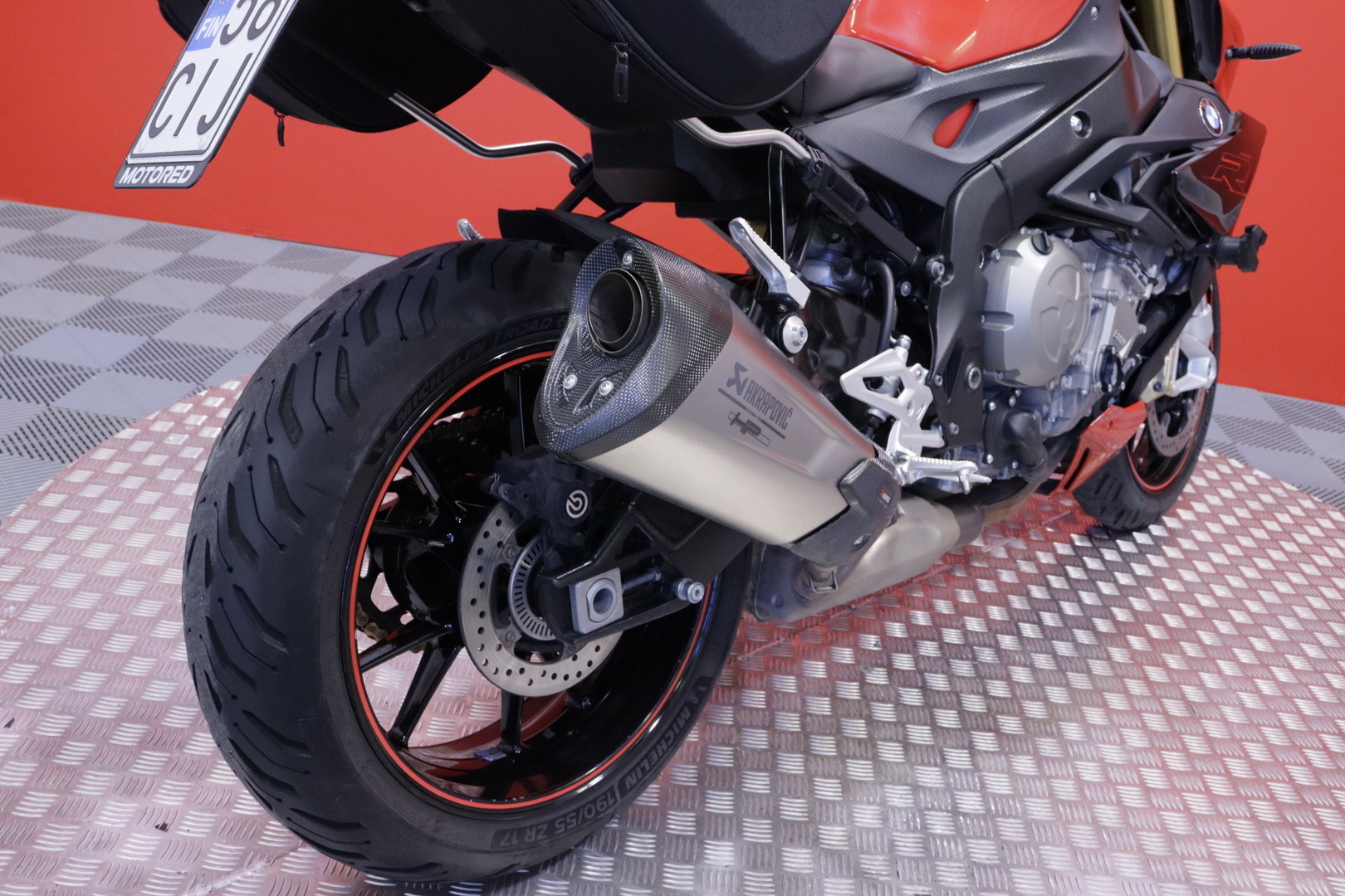 BMW - S - 1000R // Suomi-pyörä / Huoltokirja / Driving Mode Pro / Dynamic. pkt / Sport. pkt / Vakkari / Shifter / Sivulaukut // - Moottoripyörä