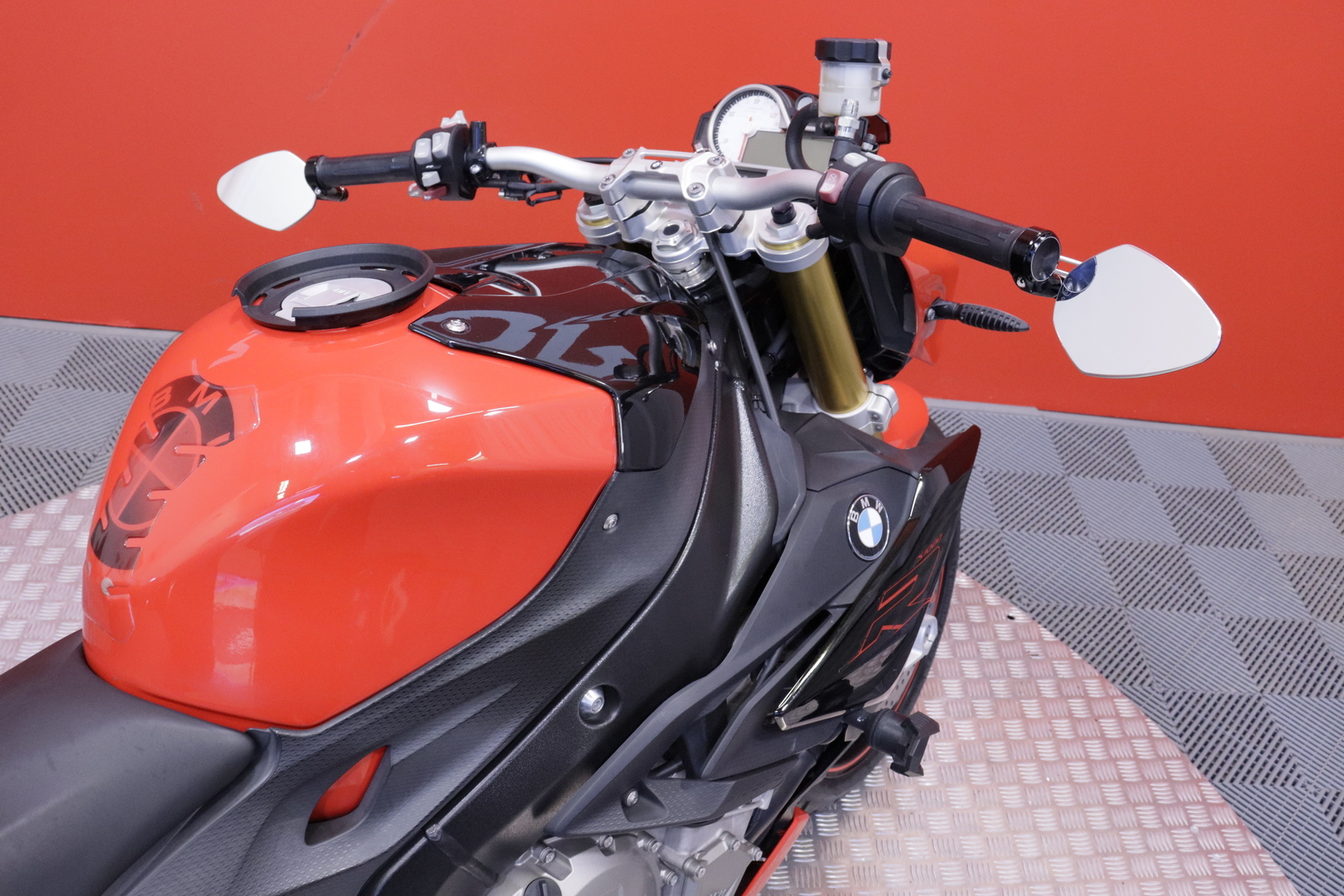 BMW - S - 1000R // Suomi-pyörä / Huoltokirja / Driving Mode Pro / Dynamic. pkt / Sport. pkt / Vakkari / Shifter / Sivulaukut // - Moottoripyörä