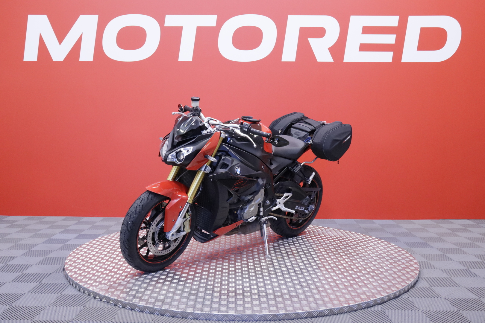 BMW - S - 1000R // Suomi-pyörä / Huoltokirja / Driving Mode Pro / Dynamic. pkt / Sport. pkt / Vakkari / Shifter / Sivulaukut // - Moottoripyörä