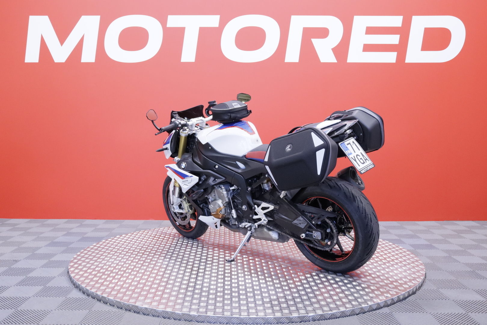 BMW - S - 1000R  // Huoltokirja / Akrapovic / DTC / Ajomodet  / Sivulaukut // - Moottoripyörä