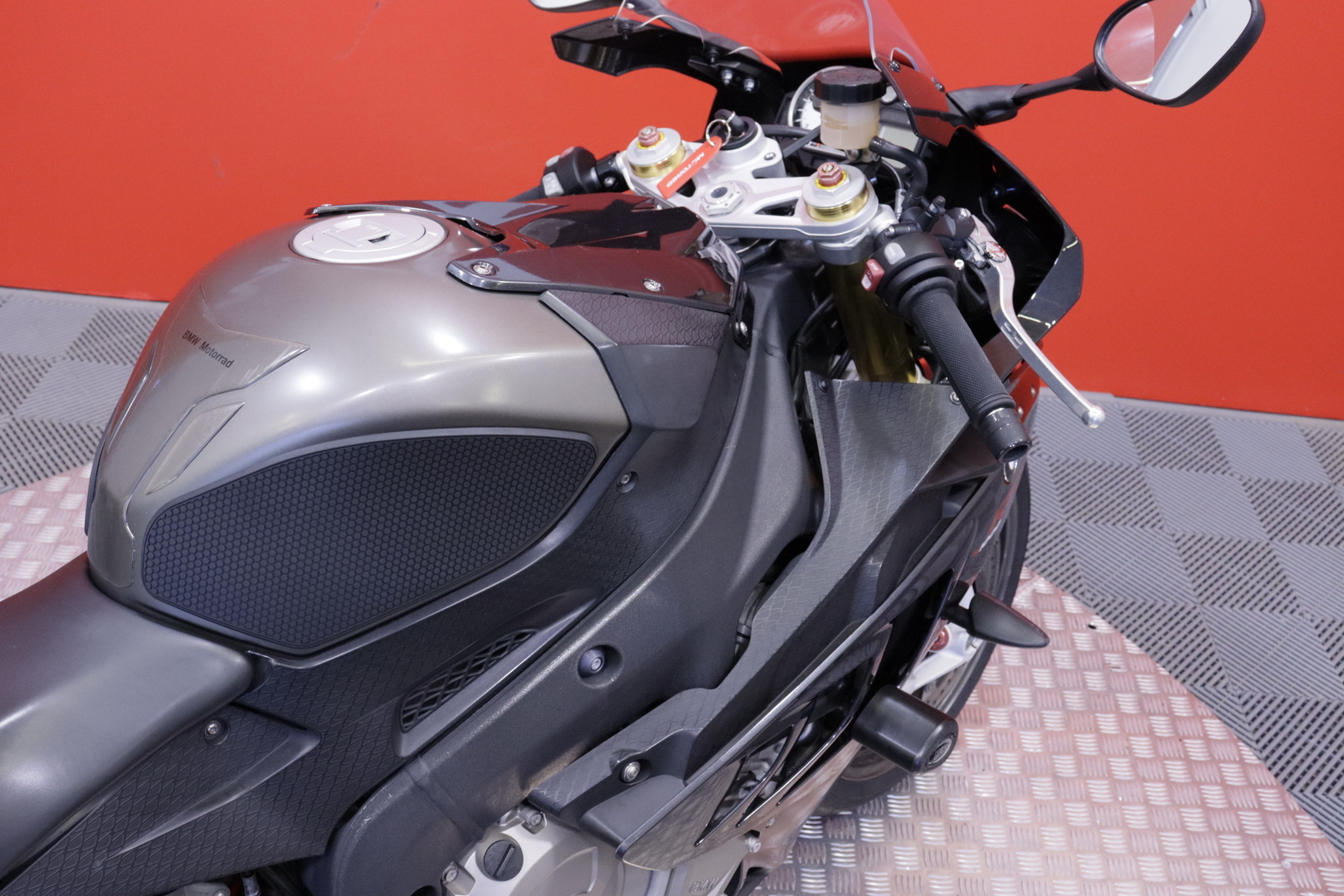 BMW - S - 1000RR // Suomi-pyörä / Huoltokirja / Ajomodet / Shifter / Kaatumatapit // - Moottoripyörä