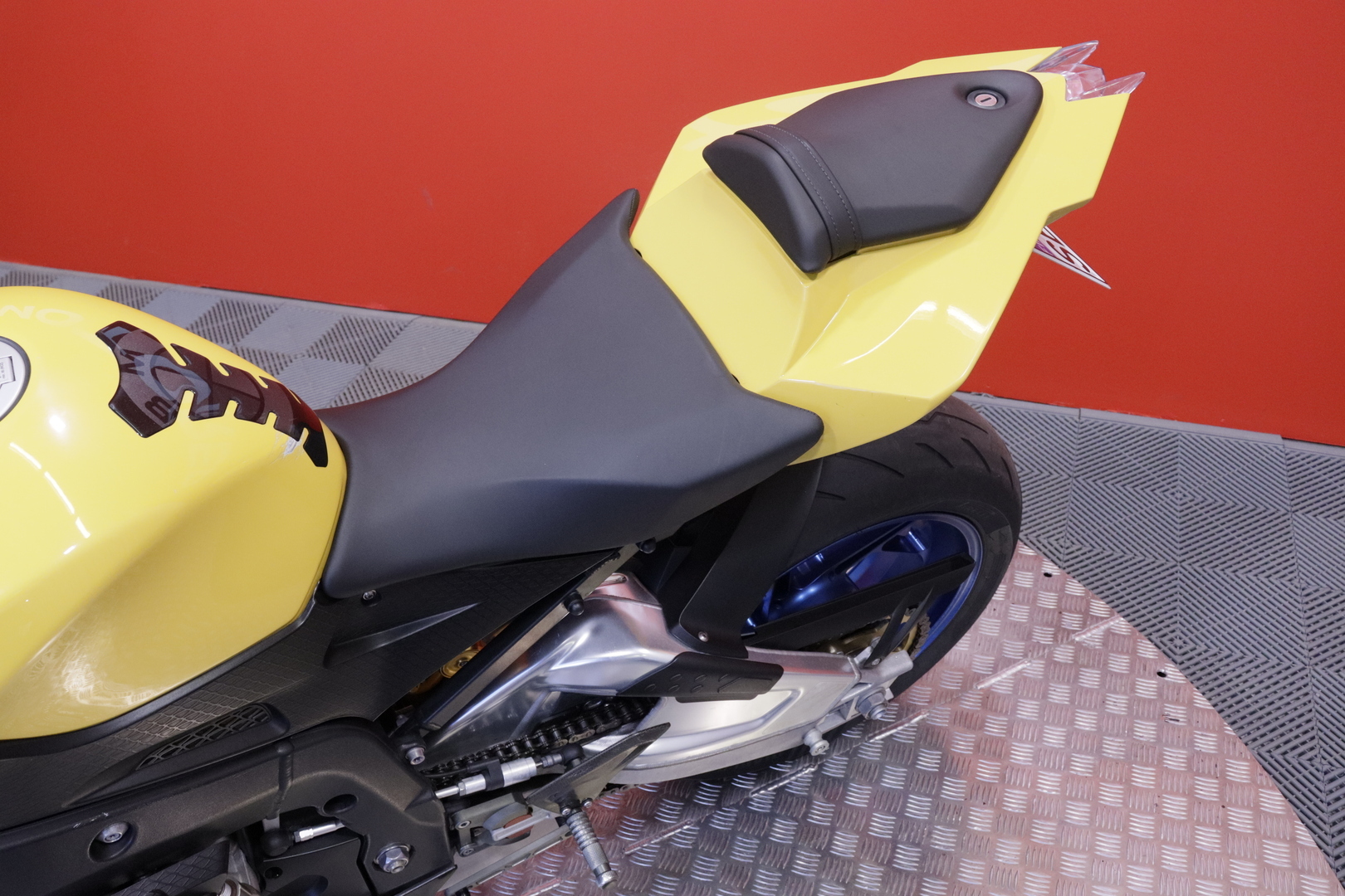BMW - S - 1000RR // Öhlins / Takovanteet! / Akrapovic / Shifter / Huoltokirja / Suomi-pyörä // - Moottoripyörä