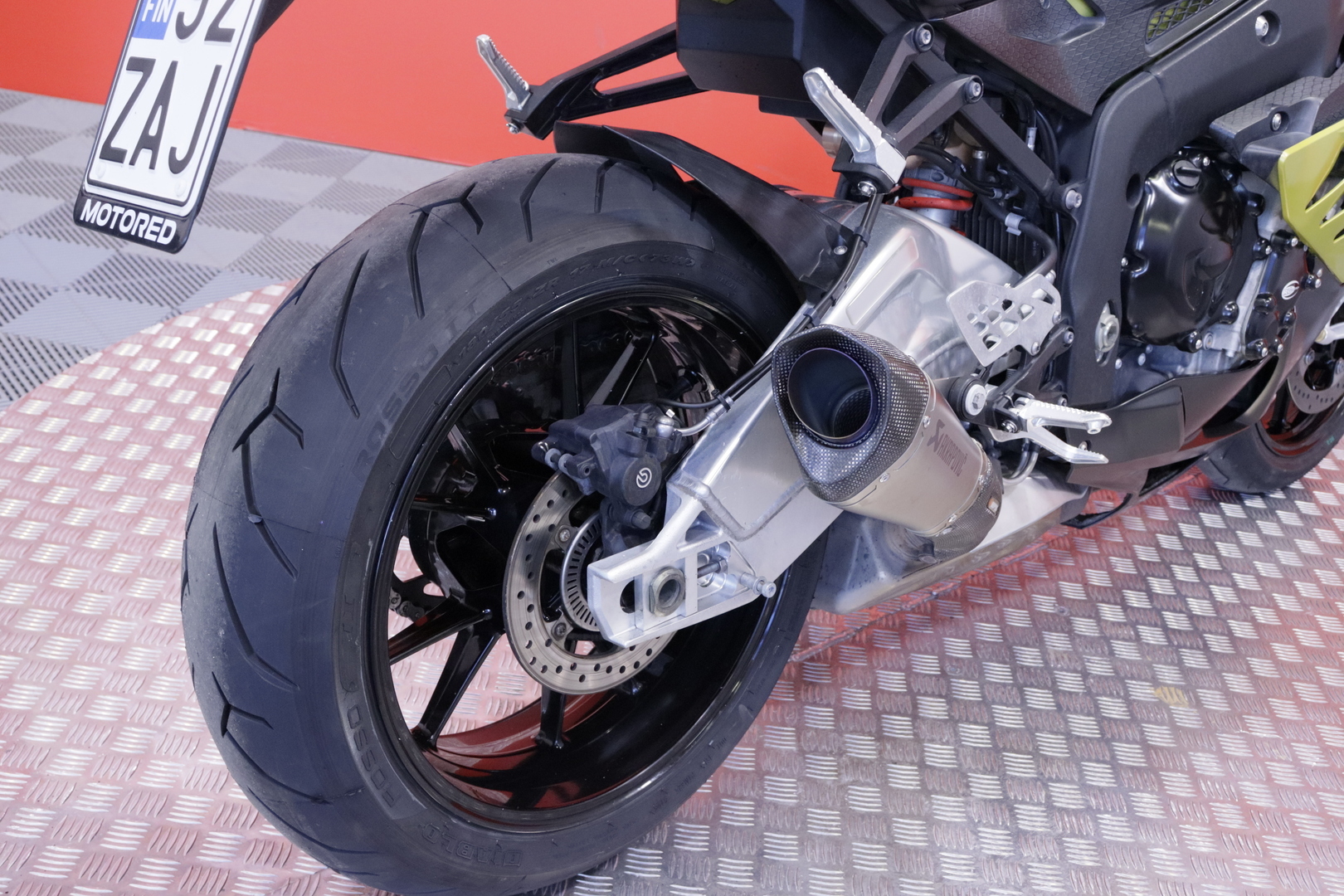 BMW - S - 1000RR // Suomi-pyörä / Akrapovic / Huoltokirja // - Moottoripyörä