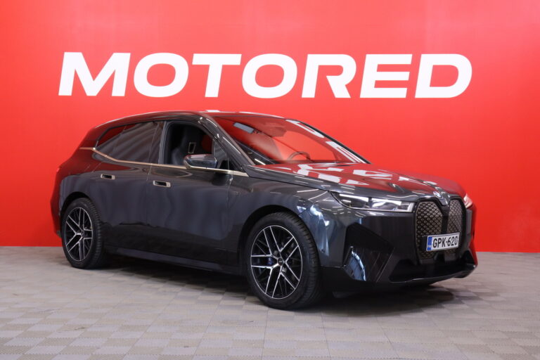 BMW - iX - M60 - Maastoauto