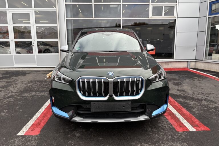BMW iX1