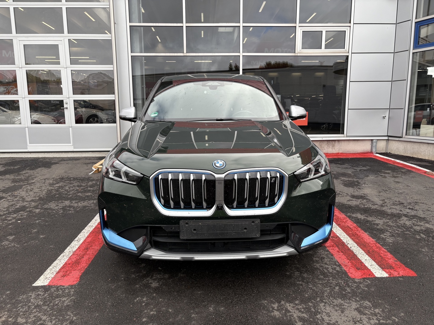 BMW - iX1 - U11 30 xDrive Fully Charged - Maastoauto