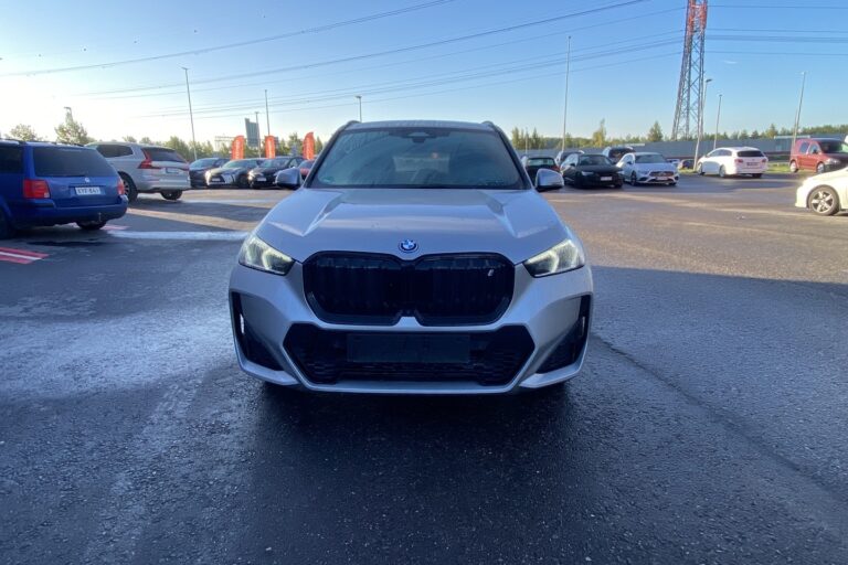 BMW iX1