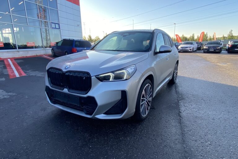 BMW - iX1 - U11 30 xDrive Fully Charged M Sport - Maastoauto