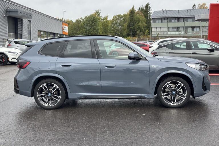 BMW iX1