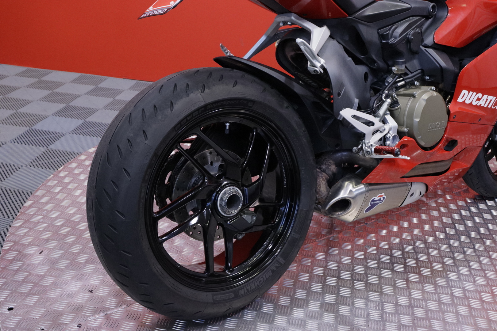 Ducati - 1199 - Panigale // Shifter / Desmot tehty / DTC / Termignoni // - Moottoripyörä