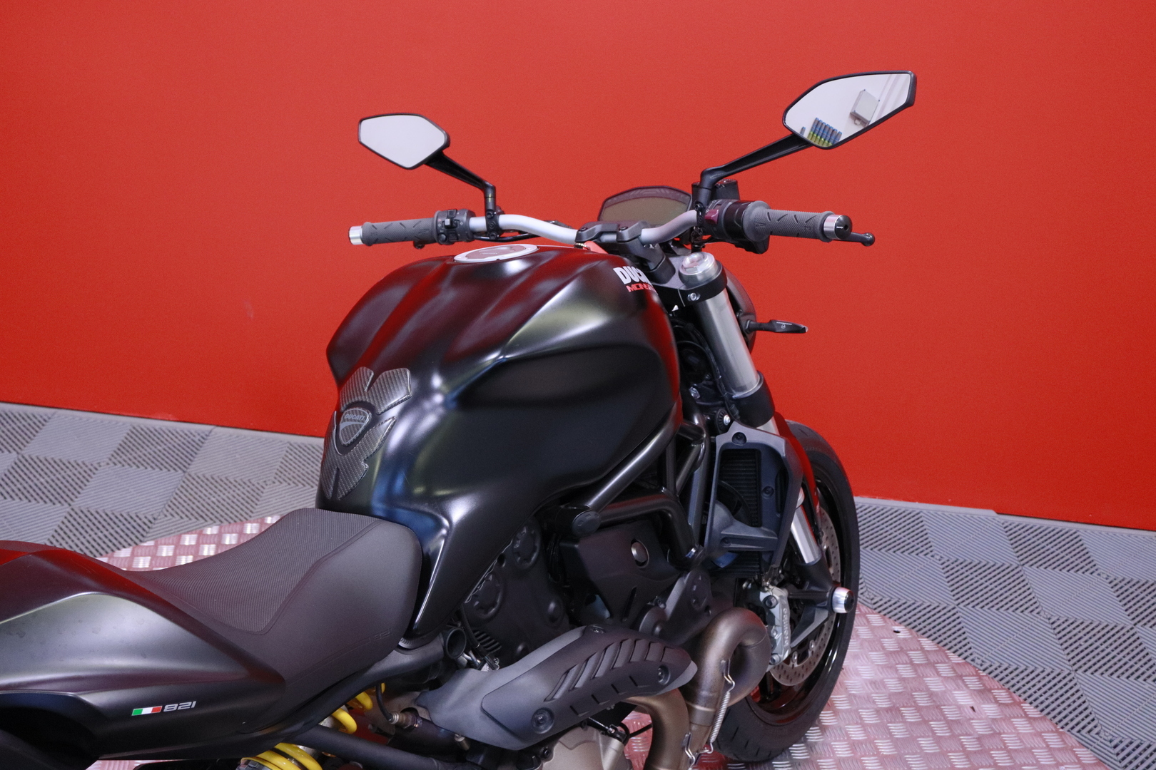 Ducati - MONSTER - 821 // Suomi-pyörä / Huoltokirja / DTC / Ducktail // - Moottoripyörä