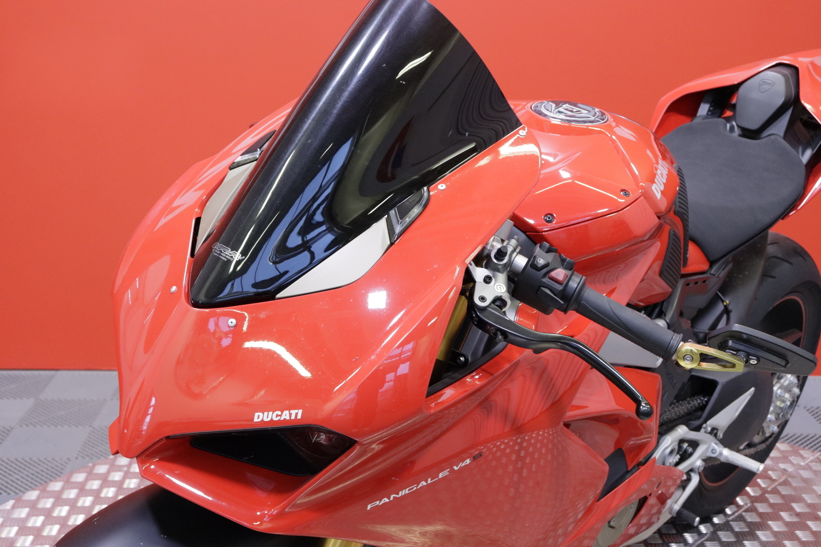 Ducati - PANIGALE V4 - V4S // Huoltokirja / DQS / Öhlins / Ajomodet / Mukautettavat säädöt YMS! // - Moottoripyörä