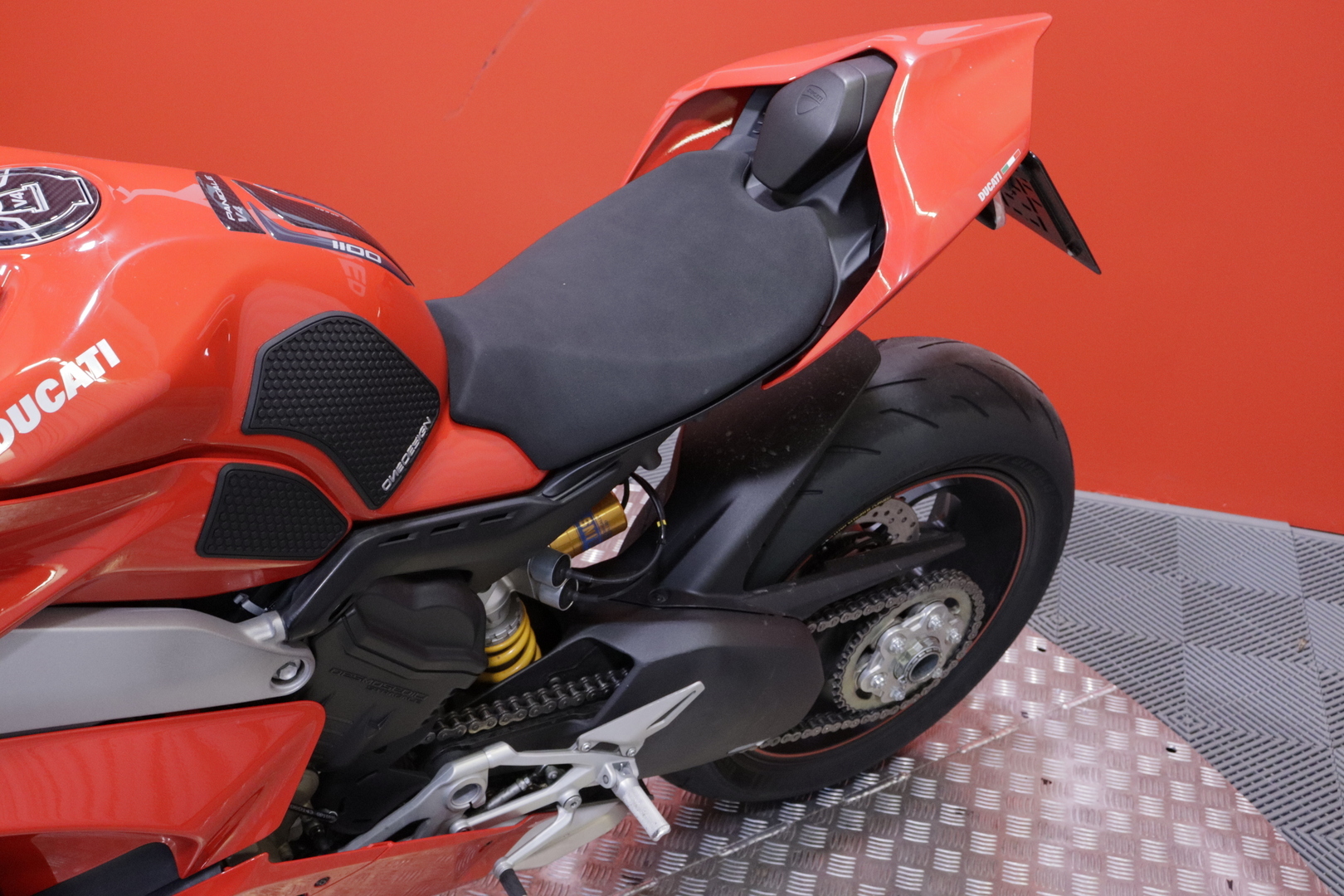 Ducati - PANIGALE V4 - V4S // Huoltokirja / DQS / Öhlins / Ajomodet / Mukautettavat säädöt YMS! // - Moottoripyörä