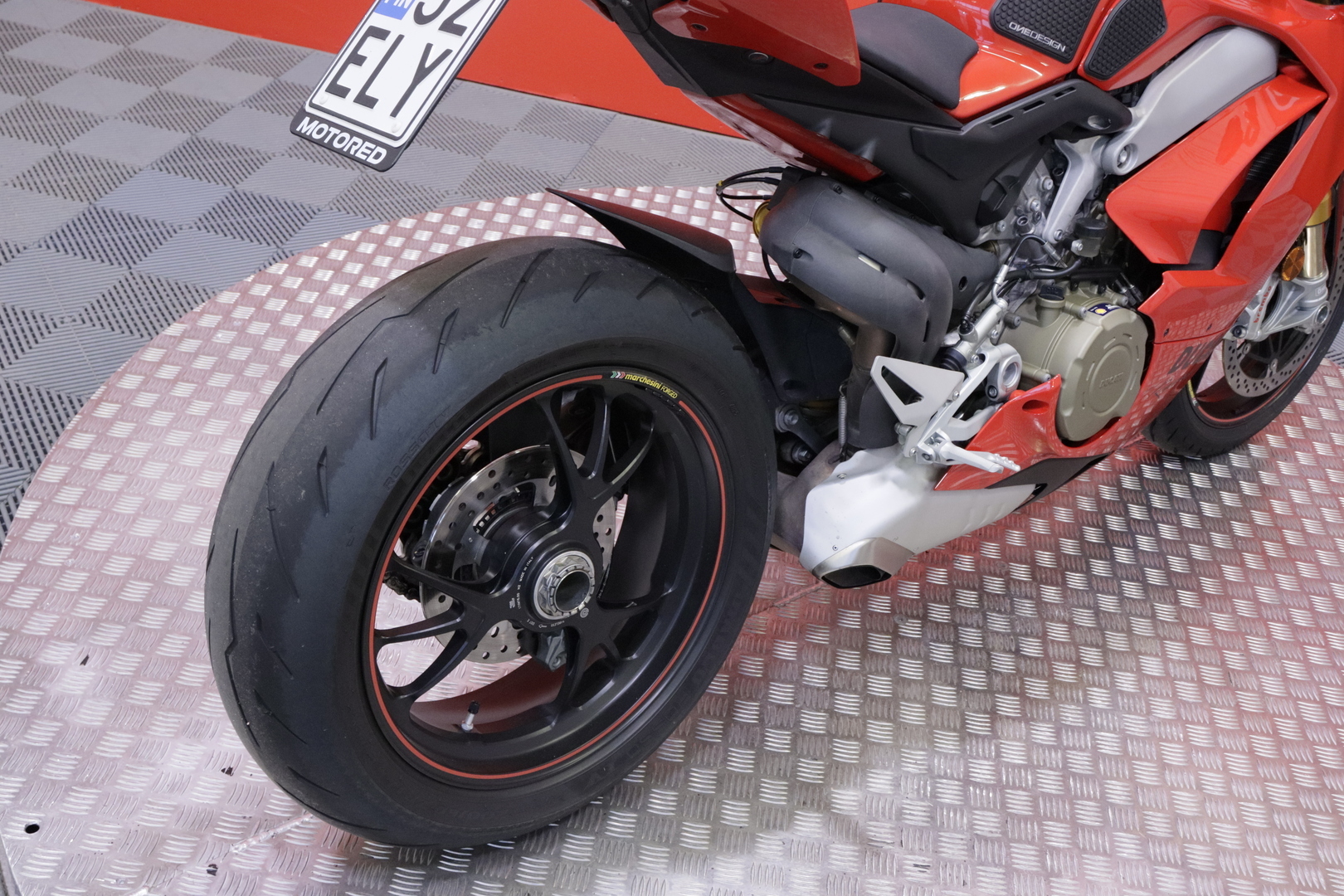 Ducati - PANIGALE V4 - V4S // Huoltokirja / DQS / Öhlins / Ajomodet / Mukautettavat säädöt YMS! // - Moottoripyörä
